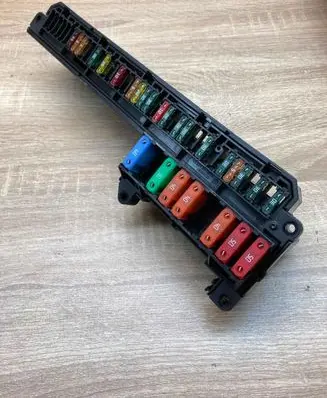 BMW 5 E60 E61 Fuse module 6957330