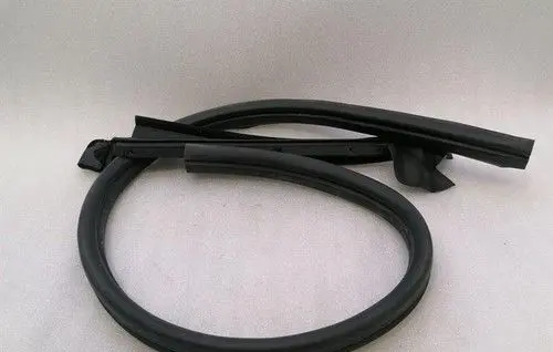 Ferrari California F149 Rubber seal front coupe door window 85263100