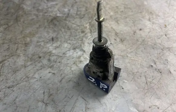 Volkswagen Touran I Coupe door lock (next to the handle) 