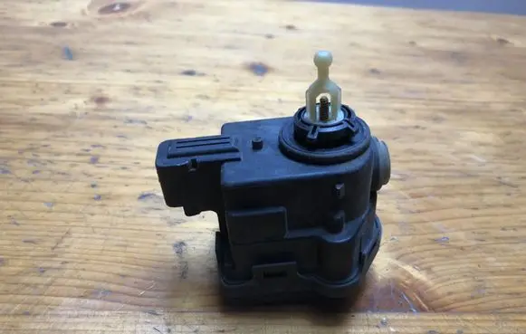 Renault Laguna II Headlight level adjustment motor 8200006664