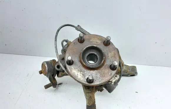 Toyota Corolla Verso E121 Front wheel hub