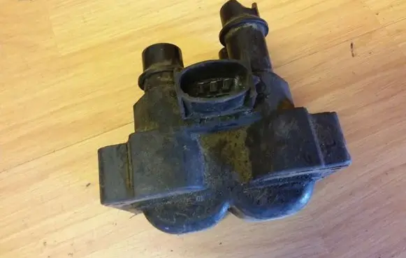 Ford Escort High voltage ignition coil 938F12024CA