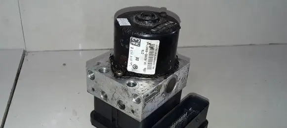Skoda Octavia Mk1 (1U) ABS Pump 1C0907379C 1J0614117E