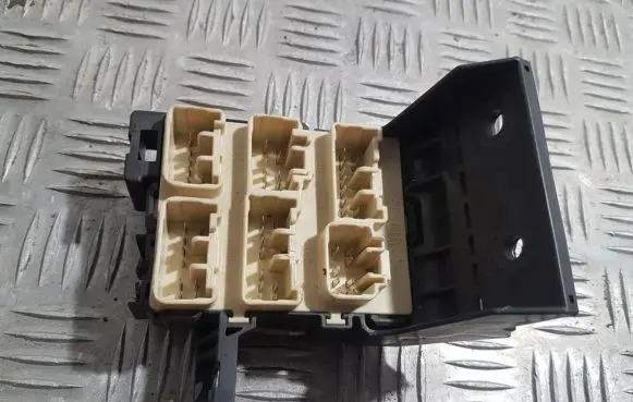 Toyota Avensis T250 Fuse box set 8273405020 82734-05020