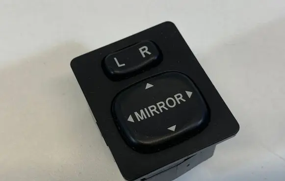 Wing mirror switch