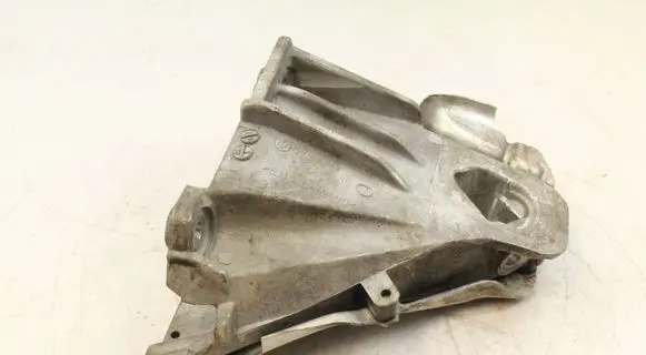 BMW X5 E70 Engine mounting bracket 6790022
