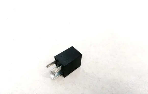 Volvo S40, V40 Other relay MB953382