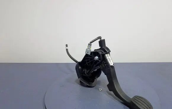 Peugeot Rifter Accelerator throttle pedal 98208861800