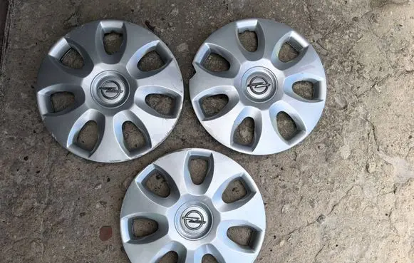 Opel Corsa D R15 wheel hub/cap/trim 13265184RD