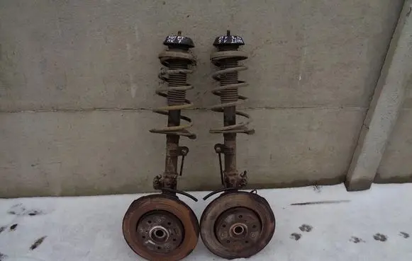 Suzuki Swift I Front wheel hub spindle knuckle