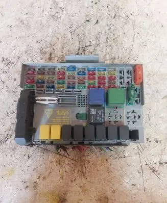 Opel Zafira A Fuse box set 24412497