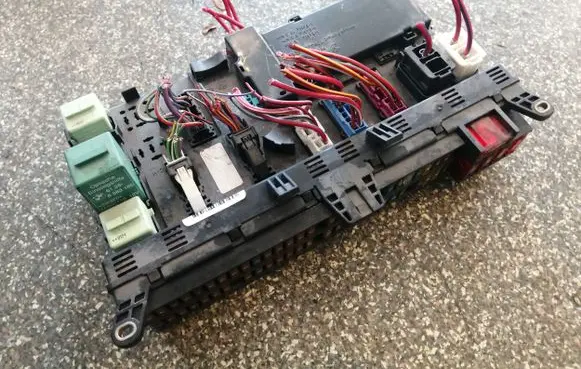 BMW X5 E53 Fuse module 8380407