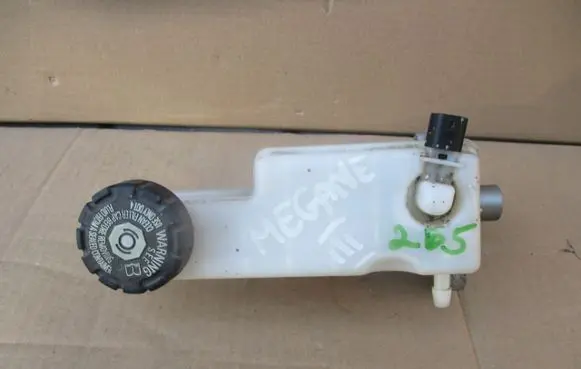 Renault Megane III Brake fluid reservoir 