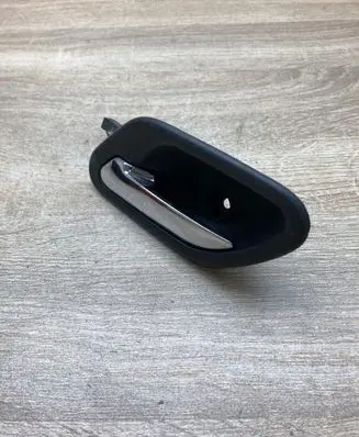 BMW 5 E39 Front door interior handle 8226049