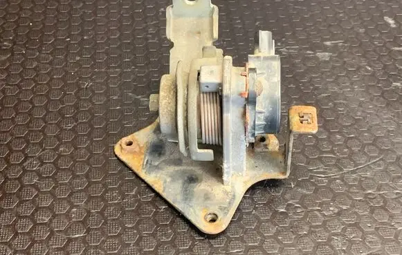 Honda FR-V Accelerator throttle pedal bracket