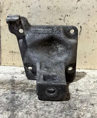 BMW 5 E39 Engine mounting bracket 6751226 22116751226 22111096076