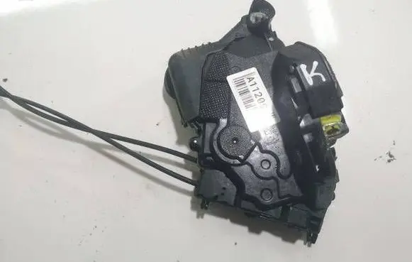 Toyota Yaris Front door lock 