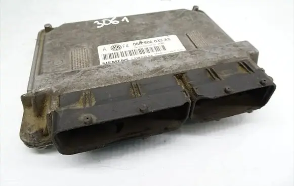 Volkswagen Golf IV Engine control unit/module 06A906033AS 5WP40151