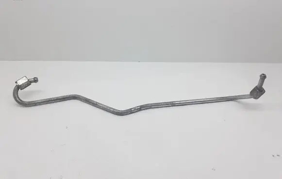 Toyota Avensis T270 Fuel injector supply line/pipe 
