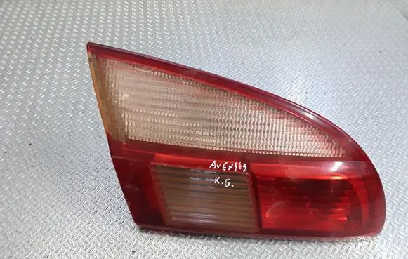 Toyota Avensis T220 Tailgate rear/tail lights