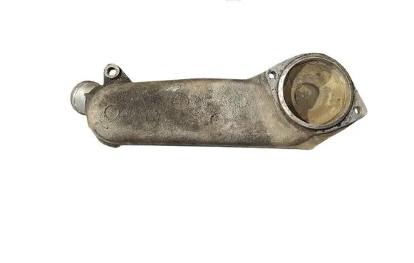 Volkswagen PASSAT B5 Engine coolant pipe/hose 059121121D