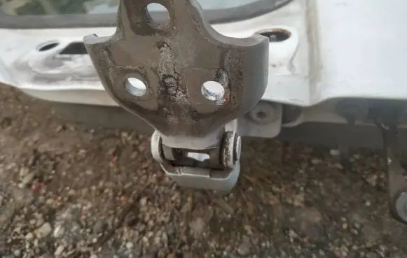 Renault Master II Front door upper hinge