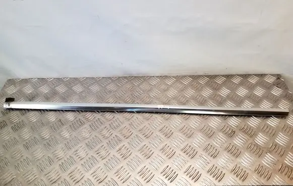 Jaguar XF X250 Front door glass trim molding 8X23F21452