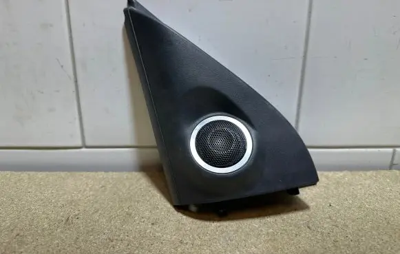 Mitsubishi Outlander Front door high frequency speaker 8720A159