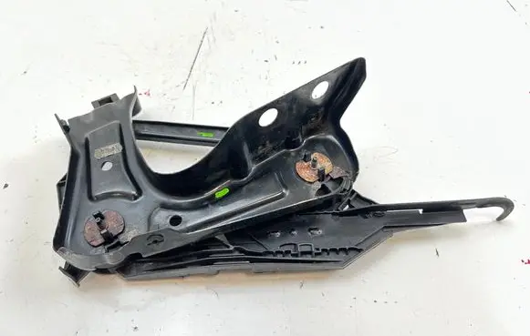 Skoda Octavia Mk2 (1Z) Headlight/headlamp mounting bracket 1Z0941339