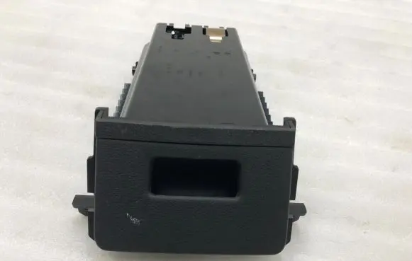 Volkswagen Touran III Glove box central console 