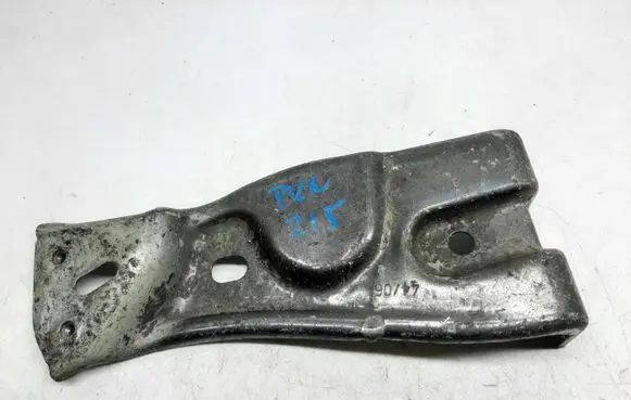 Volkswagen PASSAT B6 Fender mounting bracket