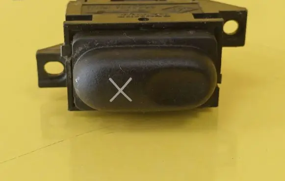 Renault Laguna I Central locking switch button 