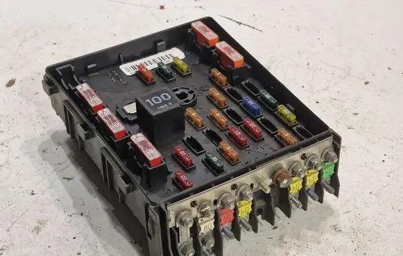 Volkswagen PASSAT B6 Fuse module 3C0937125