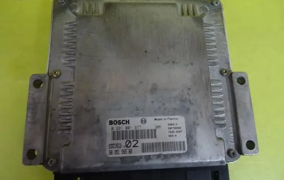 Peugeot 406 Engine control unit/module 0281001977