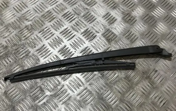 Rear wiper blade arm