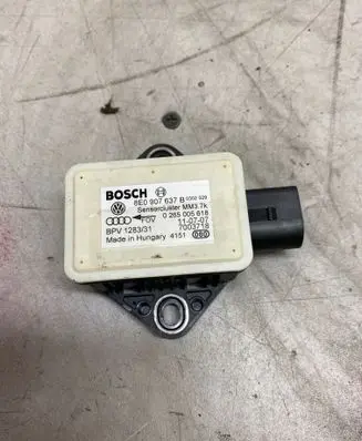Audi A3 S3 8P ESP acceleration yaw rate sensor 8E0907637B 0265005618