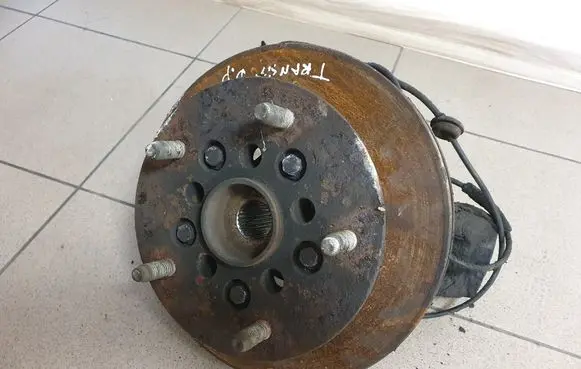 Front wheel hub