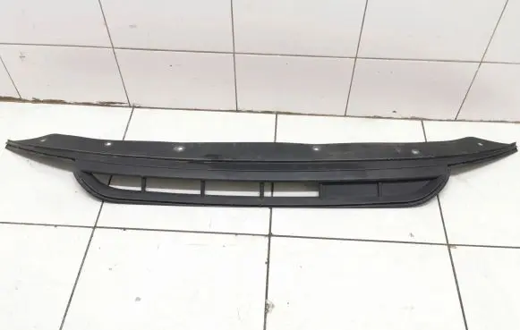 Front bumper lip