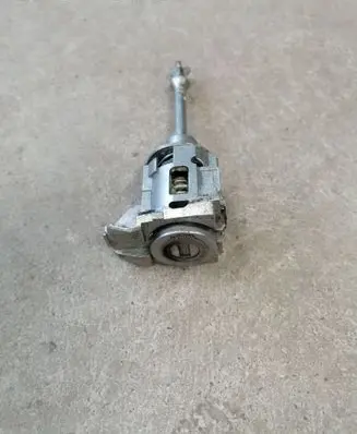 Toyota C-HR I Front door lock (next to the handle) 