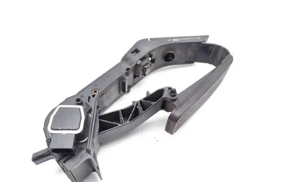 Mercedes-Benz E W211 Accelerator throttle pedal A2113000504