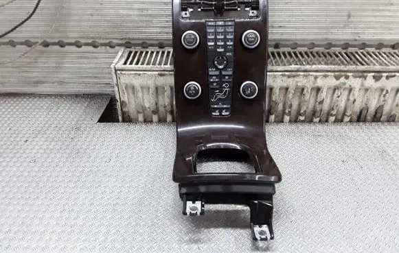 Volvo V50 Climate control unit 8650702