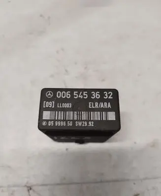 Mercedes-Benz E W124 Hazard warning light relay 0065453632 05999650