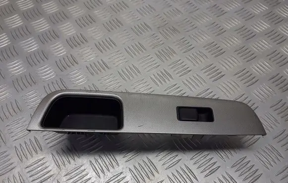 Nissan Tiida C11 Quarter vent window switch 