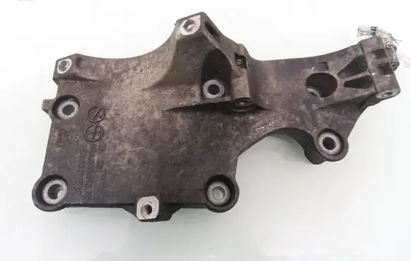 Volkswagen PASSAT B6 Generator/alternator bracket 038903143AF