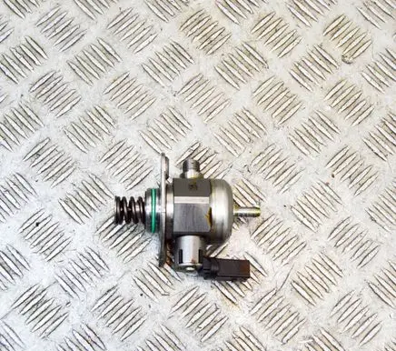 Porsche 911 991 Fuel injection high pressure pump 9A211031500 0261520376