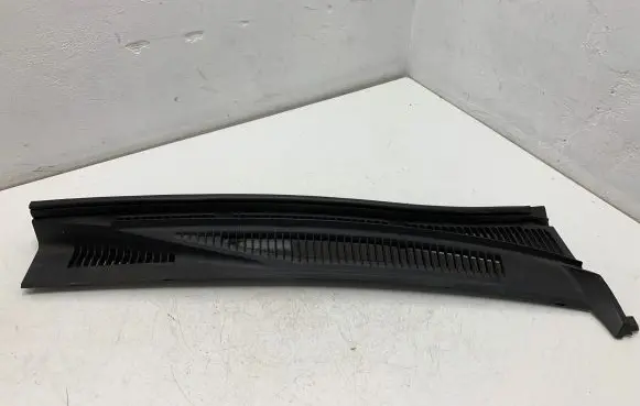 Suzuki Grand Vitara II Wiper trim 7731165J0