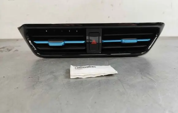 MG MG5 II Dash center air vent grill 10960075