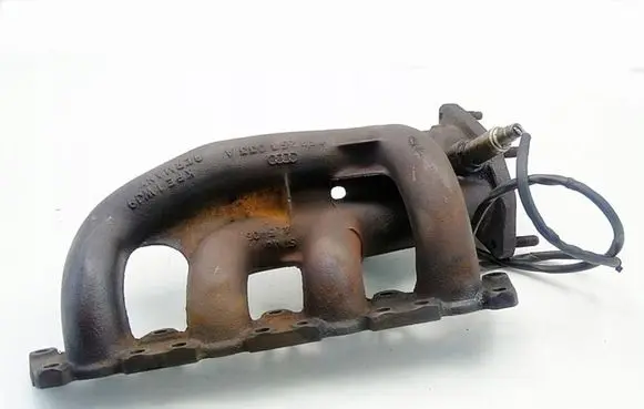 Audi A4 S4 B5 8D Exhaust manifold 058253033A