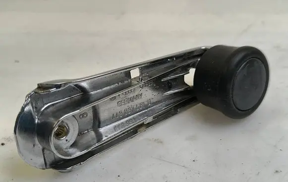 Audi A4 S4 B6 8E 8H Front door window winding handle 443837581D