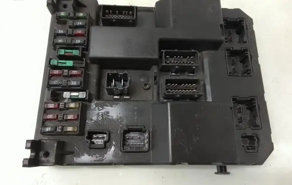 Peugeot 307 Fuse module 9651196780A